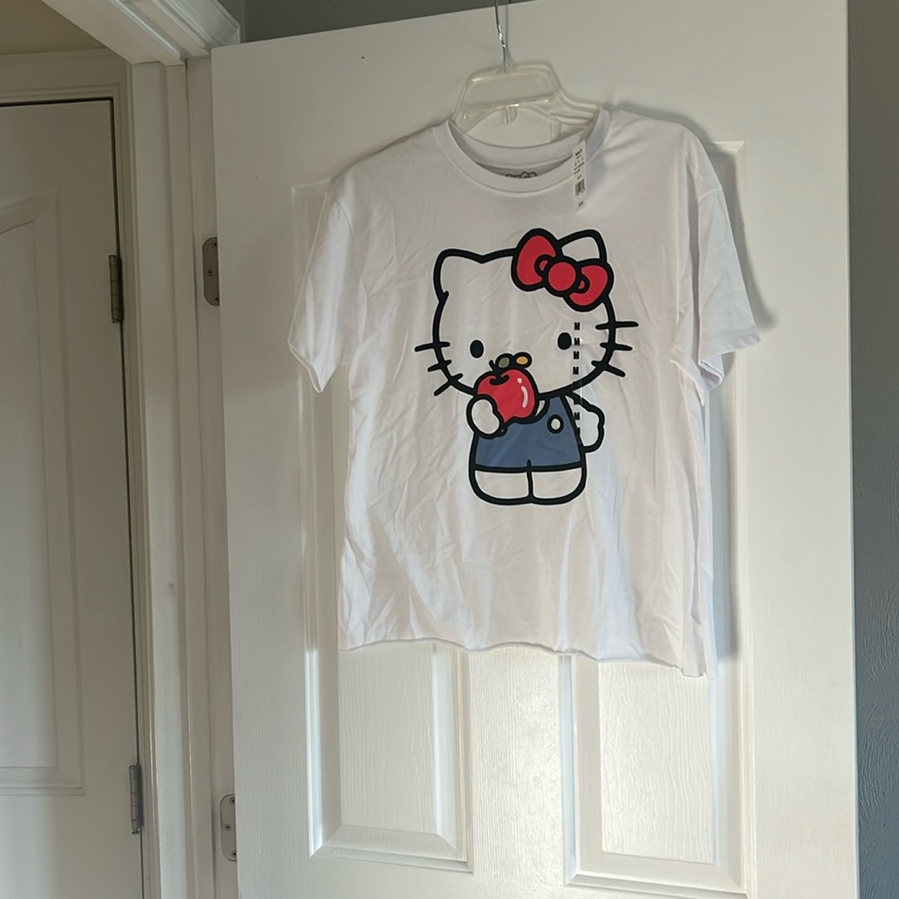 Kohls size medium hello kitty shirt